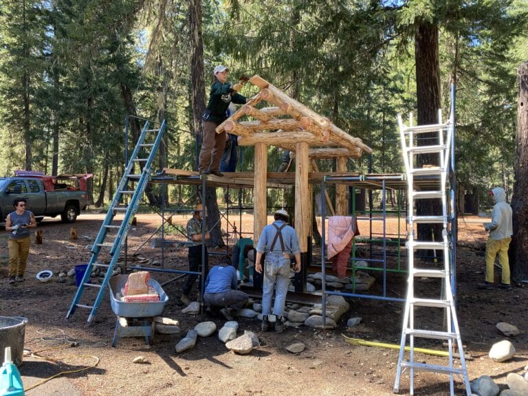 Salmon la Sac kiosk building